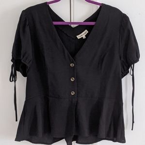 Black short sleeved blouse ▪️◾◼️